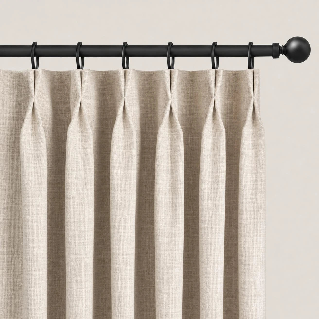 Pinch Pleat header close-up